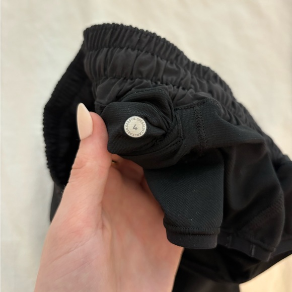 lululemon hotty hot shorts - Picture 4 of 4